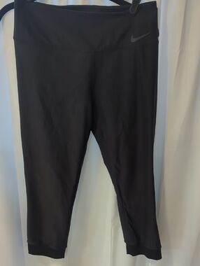 Nike Dri Fit Women's Black Capri Workout Leggings Size Medium
